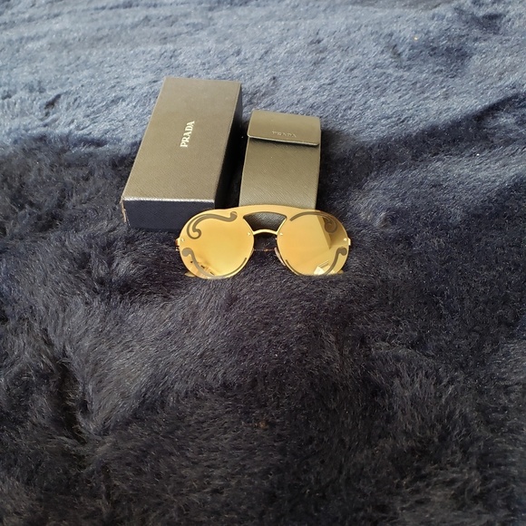 Sunglasses - Picture 1 of 1